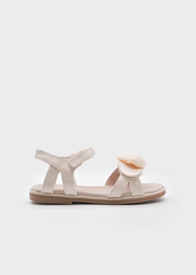 Πέδιλα λουστρίνι με λουλούδι